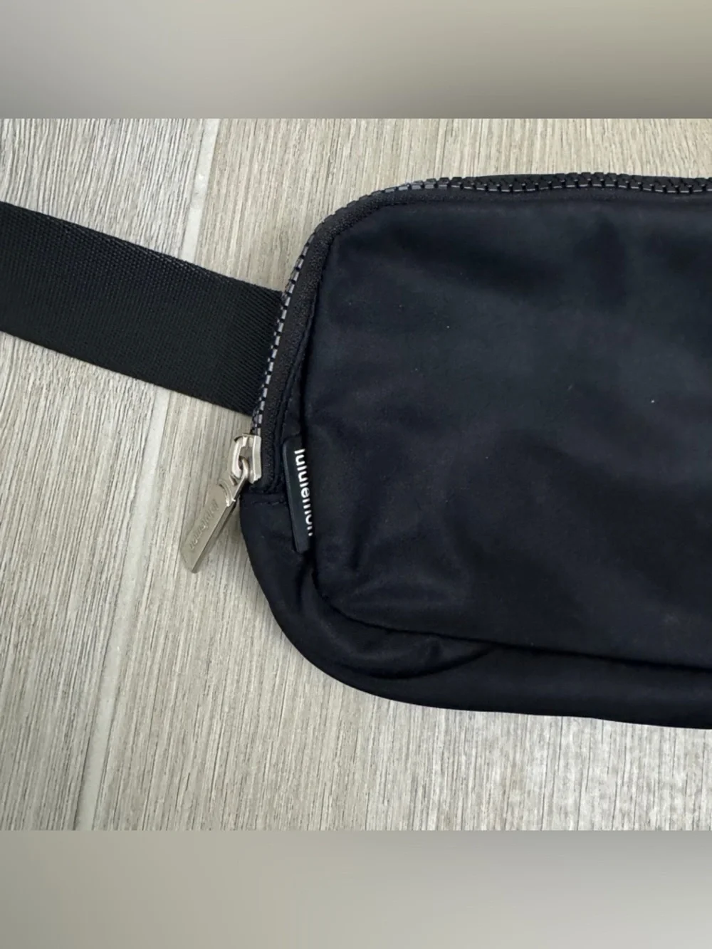 Lululemon Everywhere Belt Bag 1L 🖤 - Picture 3 of 7